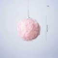 Dettaglio di pallina di Natale rosa peluche con trama in pizzo e cordino per appenderla - Pallina in Mesh Rosa Soffice 8cm