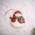 Ornamento pupazzo di neve in latta con cappello rosso e sciarpa verde per albero Natale - Pupazzo di Neve C