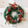 Ghirlanda natalizia da 30cm con bacche rosse, pigne e fiocco in iuta sulla porta - Stile Popolare 30CM 3