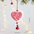 Colgante navideño de madera en forma de corazón con tejido rojo y cascabel de metal - Dije de corazón