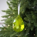 Grüner facettierter Weihnachtsschmuck in Tropfenform aus Acryl an einem Tannenbaum - S / Grün
