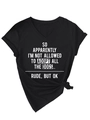 Détail du t-shirt en coton col V avec slogan 'SO APPARENTLY I'M...' et manches roulées - Noir (Police Blanche)