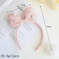Détail d'un serre-tête de Noël en peluche rose avec un grand nœud et texture douce - Nœud en maille duveteuse rose (Style F)