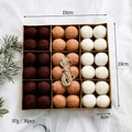 36er-Set handgefertigte Wollfilzkugeln in Braun und Weiß für Weihnachtsbaumschmuck - Kombination aus dunkelbraunen Khaki- und weißen Bällen (1)