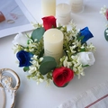 Patriotischer Kranz mit roten weißen blauen Rosen und einer klassischen Stumpenkerze - Rot Weiß Blau Rose Und Stumpenkerze Stil