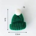 Mini dunkelgrüne gestrickte Weihnachtsmütze mit weißem Bommel für Deko-Zwecke - Grün