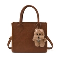 Sac bandoulière rétro marron en simili cuir avec gaufrage mode et pendentif chien peluche - Marron avec Pendentif