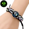 Bracciale intrecciato segno zodiacale Pesci luminoso con ciondolo in vetro fluorescente - Pesci
