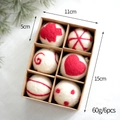 Set de bolas de Navidad de lana fieltrada en caja kraft con diseños rojos y blancos - Juego de 6 / Bola de Fieltro Estilo N