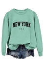Dettaglio della felpa verde menta con stampa New York USA e pantaloncini di jeans - Verde Chiaro (Carattere Nero)