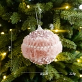 Rosa Samt-Weihnachtskugel mit weißen Perlen und Glitzer für den Christbaumschmuck - Rosa Perlen Kunstfell Kugel