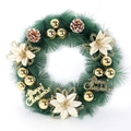 Détail d'une couronne de Noël en aiguilles de pin avec boules dorées, pommes et poinsettias - 30cm / Or