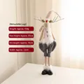 Renne de Noël en peluche rose avec jambes télescopiques et bonnet tricoté décoratif - Renne Debout Écharpe Rose (Jambes Extensibles)