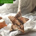 Pendaglio a stella in legno naturale con corteccia e corda di iuta 9,5x9,5cm - Stile a Stella (con Corteccia)