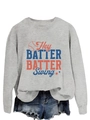 Détail du sweat à col rond gris avec imprimé baseball et short en jean à bords effilochés - S / Gris