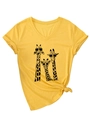 T-shirt gialla con scollo a V, stampa giraffa, maniche risvoltate e dettaglio nodo in vita - S / Giallo (Stampa Nera)
