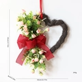 Corona floral en forma de corazón con rosas rosas y lazo rojo para decoración de pared - Rosa
