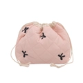 Rosafarbene gesteppte Beuteltasche mit schwarzen Hasenohren-Stickereien und Kordelzug - Rosa