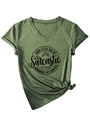 Détail d'un t-shirt col V vert armée avec imprimé graphique sarcastique et nœud latéral - S / Vert Olive (Police Noire)
