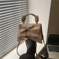 Sac bandoulière marron en similicuir avec nœud et poignée torsadée au design épuré - Kaki