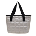 Sac fourre-tout matelassé argenté brillant avec poignées noires et motif en losange - Blanc