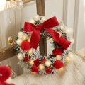 Couronne de Noël floquée avec nœuds rouges, ornements et guirlande LED blanc chaud - Rouge Floconné-A / 30cm