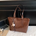 Bolso tote de cuero encerado marrón con gran capacidad y colgante de béisbol - Marrón (Con Colgante) / Marrón