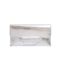 Bolso de mano plateado metalizado minimalista con textura plisada y solapa rectangular - Plateado