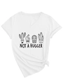 Dettaglio della t-shirt bianca con scollo a V, stampa cactus e nodo alla moda sull'orlo - S / Bianco (Grafica Nera)