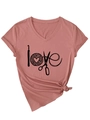 Détail d'un t-shirt à col en V rose poudré avec motif love créatif et éléments de tricot - S / Or Rose (Imprimé Noir)