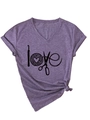 Détail du t-shirt violet à col en V avec le mot love formé par des outils de tricot - S / Violet (Imprimé Noir)