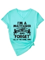 Detail eines minz minzgrünen V-Ausschnitt T-Shirts mit Spruch und modischem Knotendetail - S / Tiefwasserblau