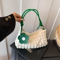 Sac à bandoulière froncé blanc avec poignées vertes et pendentif fleur sur livres - Style sous le bras / Blanc & Vert