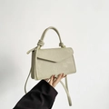 Borsa a trapezio beige minimalista con manico annodato e tracolla sottile inclusa - Verde
