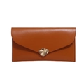 Pochette a busta minimalista in pelle marrone caramello con fibbia in metallo dorato - Marrone