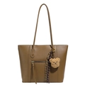 Grande borsa tote marrone in pelle martellata con ciondolo a forma di orso e tracolla - Con Ciondolo / Marrone