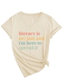 Detail of V-neck beige T-shirt featuring colorful literacy slogan and hem knot design - S / Sand