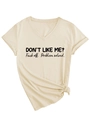 Dettaglio maglietta beige con scollo a V, stampa con slogan e nodo laterale orlo - S / Sabbia (Carattere Nero)