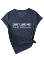 Détail du t-shirt à col en V avec texte imprimé et motif de nœud sur le devant - Bleu Marine (Police Blanche)