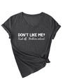 Détail du t-shirt gris anthracite à col en V avec manches retroussées et nœud frontal - Gris Chiné (Police Blanche)