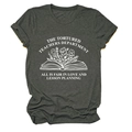 Detalle de camiseta gris oscuro con dibujo lineal blanco de un libro y flores - S / Tops / Gris Oscuro (Letras Blancas)