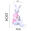 Statuetta coniglio con maglietta rosa e uovo d'argento con altezza di 10cm indicata - Stile Camicia Rosa (HA0023B)