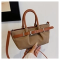 Borsa tote minimalista in pelle kaki e marrone con fibbia vintage e tracolla regolabile - Cachi