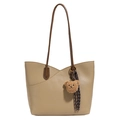 Grand sac cabas kaki avec texture litchi et charmant pendentif ours pour le quotidien - Khaki Avec Pendentif