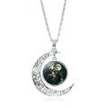 Collier lune argentée avec motifs ajourés et pendentif de trois loups hurlants - Trois Loups Hurlants (JY007340-5)