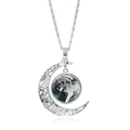 Collier lune argentée avec portrait de loup dans un pendentif ajouré vintage - Portrait de Loup Gris Réaliste (JY007340-16)