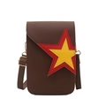 Petit sac à bandoulière en cuir PU marron avec patchwork d'étoiles rouge et jaune - Marron
