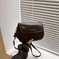 Bolso bandolera cuadrado minimalista en cuero brillante marrón oscuro elegante - Negro