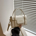 Bolso bandolera cuadrado crema a la moda con asas y letras fashion grabadas en relieve - Blanco