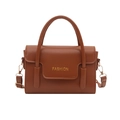 Sac à main minimaliste en cuir marron caramel avec logo fashion doré élégant - Fauve